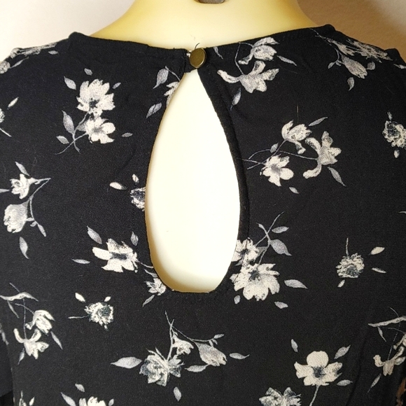 ❗FREE with Purchase ❗XHILARATION Black Floral Cold Shoulder Tunic - Picture 5 of 7